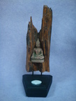 bougeoir avec boeddha dans une brance de bois