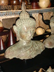 Un buste de boeddha en bronze sur un socle 40cm
