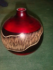 Une vase en bois de mnague gravée 16cm